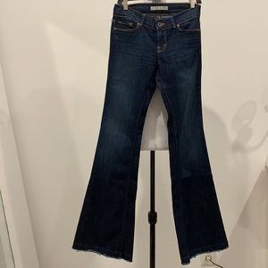 J Brand Bell Bottom Jeans sz 28